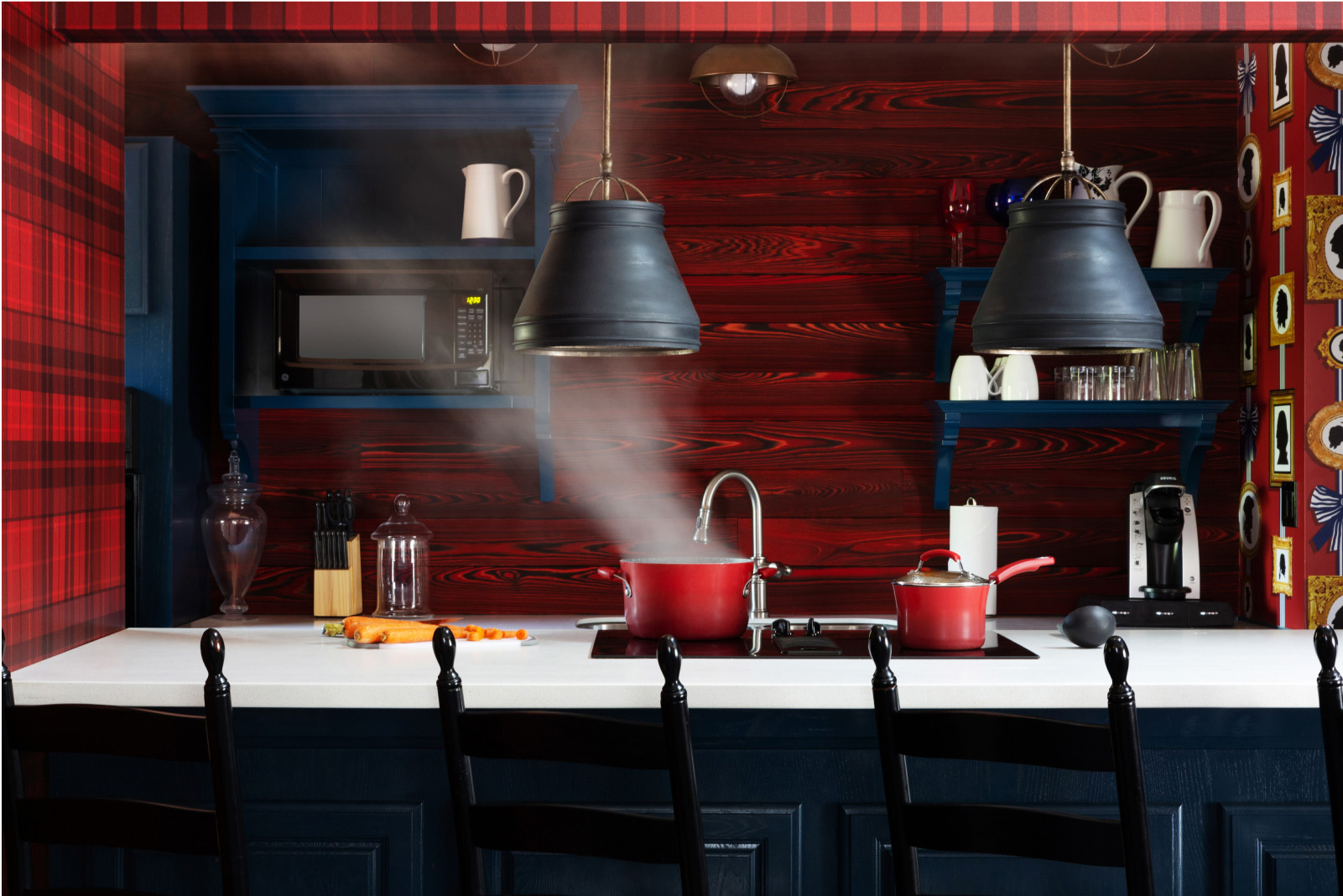 Red detailing in the kitchen